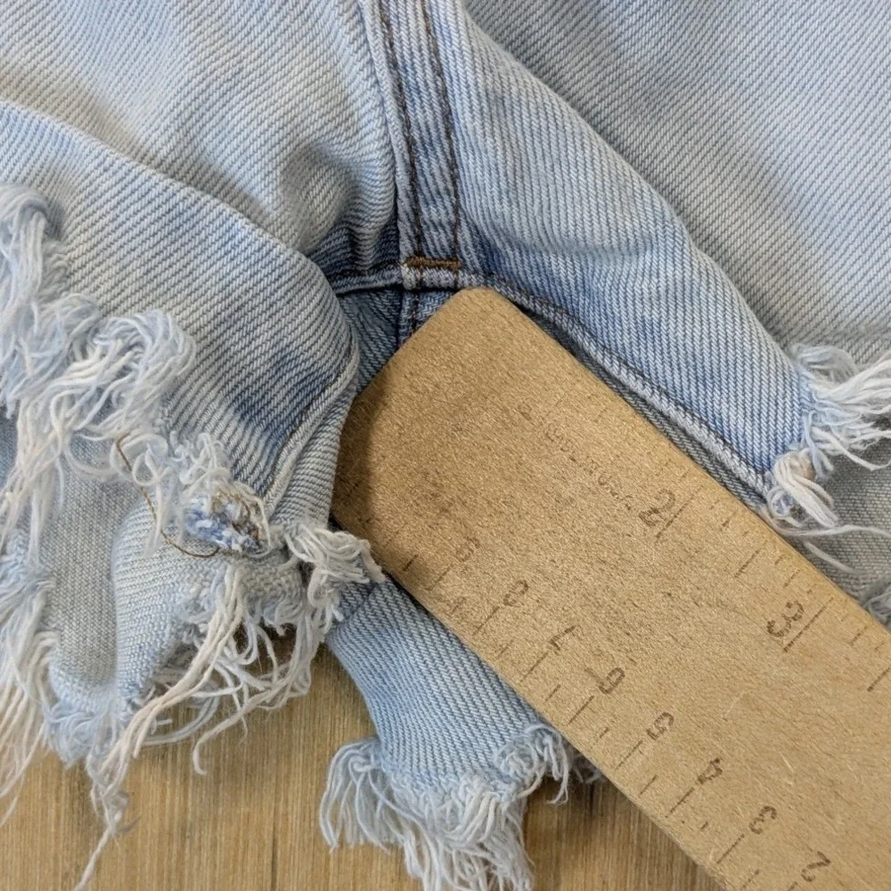 Madewell Relaxed Denim Hot Pants Shorts 32 Light Wash Button Fly Frayed Blue